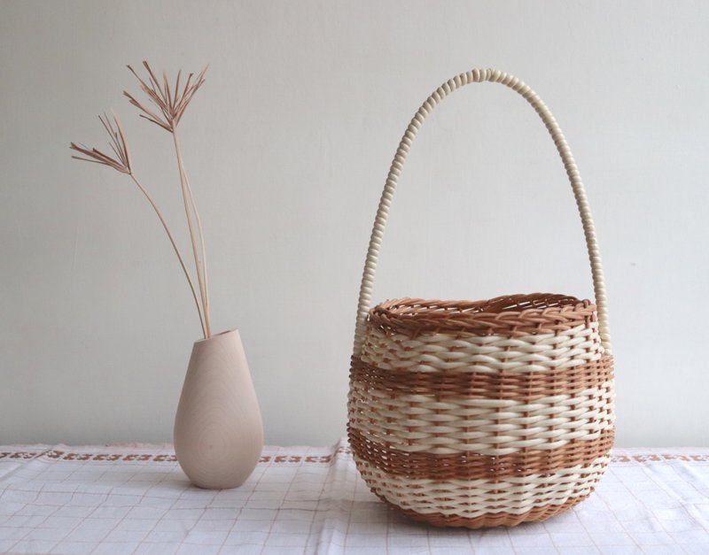 北欧白塑料柳条混编长把圆球篮 - 收纳用品 - 其他材质 