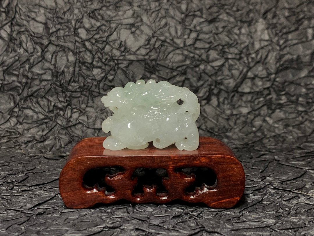快速出货 天然A货缅甸玉翡翠招财貔貅 白翡飞天貔貅桌上型摆件 - 摆饰 - 玉石 白色