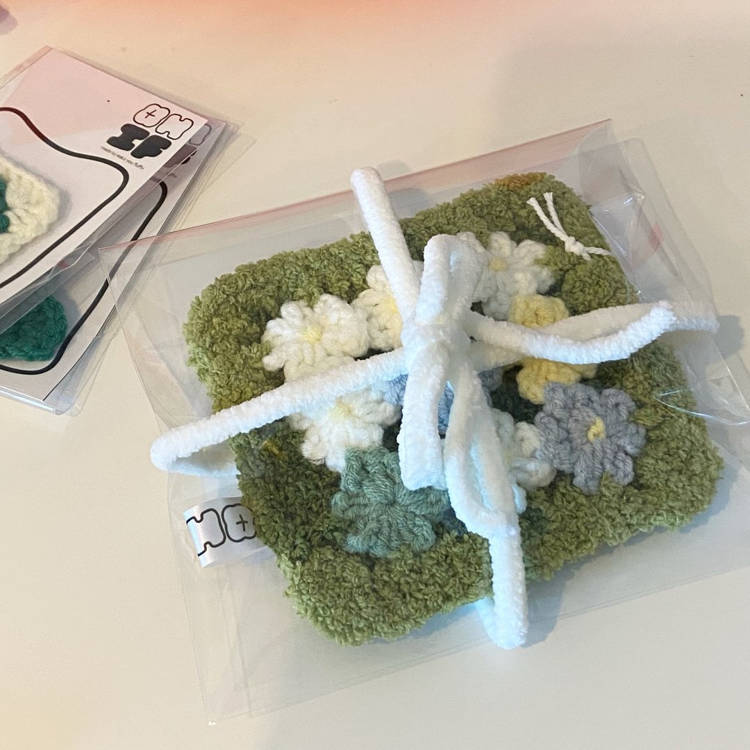 夏日草原 : 软萌小花与四叶幸运草毛线杯垫 - 杯垫 - 聚酯纤维 绿色