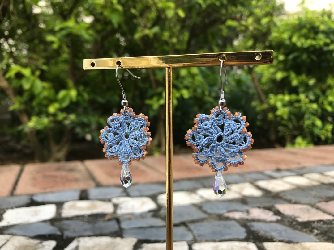 手织蕾丝水晶耳环 礼物 Swarovski水晶 耳夹 - 耳环/耳夹 - 棉．麻 蓝色