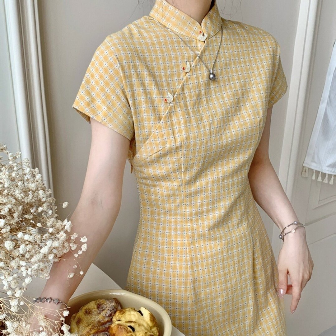 萌雞扣黃格紋棉麻 棉質立領收腰少女旗袍 日常新中式民國風洋裝 - 旗袍 - 棉 黄色