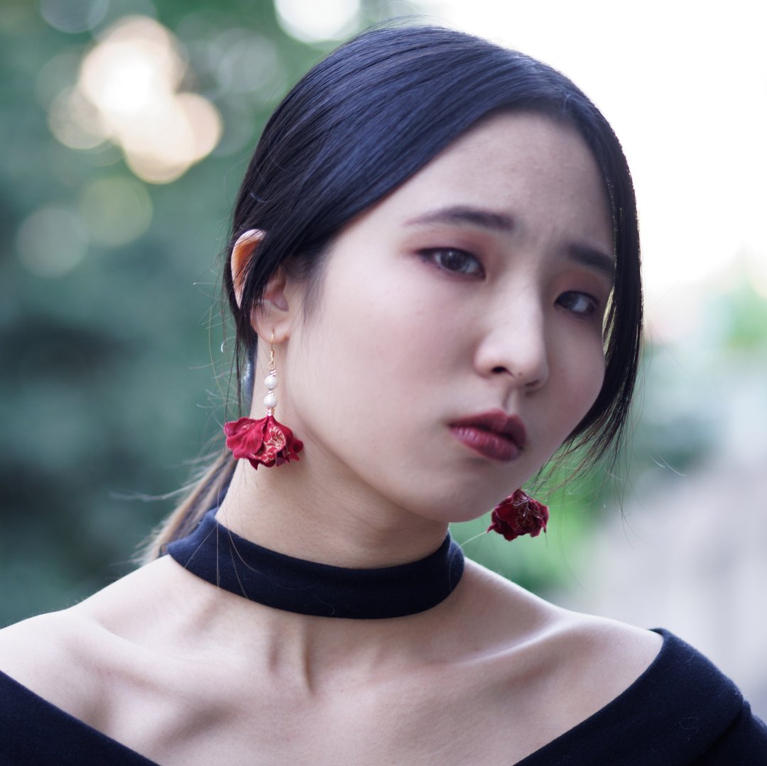 Rosa 血色镶金耶诞裙摆棉花珍珠耳环 - 耳环/耳夹 - 其他材质 蓝色