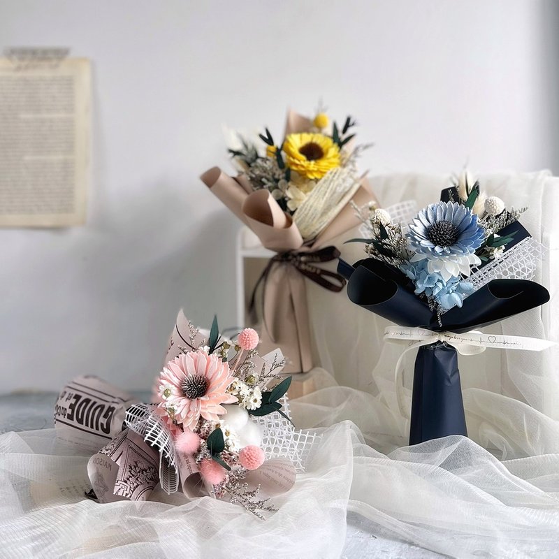 小资款毕业花束 | 三色选择 / 附赠PVC透明梯型袋 毕业季 花束 - 干燥花/捧花 - 植物．花 