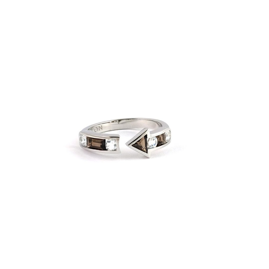 Urban Arrow Ring with Smoky Quartz and White Topaz - 戒指 - 半宝石 银色