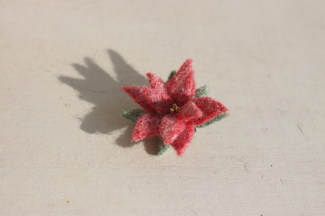 羊毛毡圣诞红别针 闪亮红 圣诞礼物 交换礼物 现货款 可直接下标 - 胸针 - 羊毛 红色