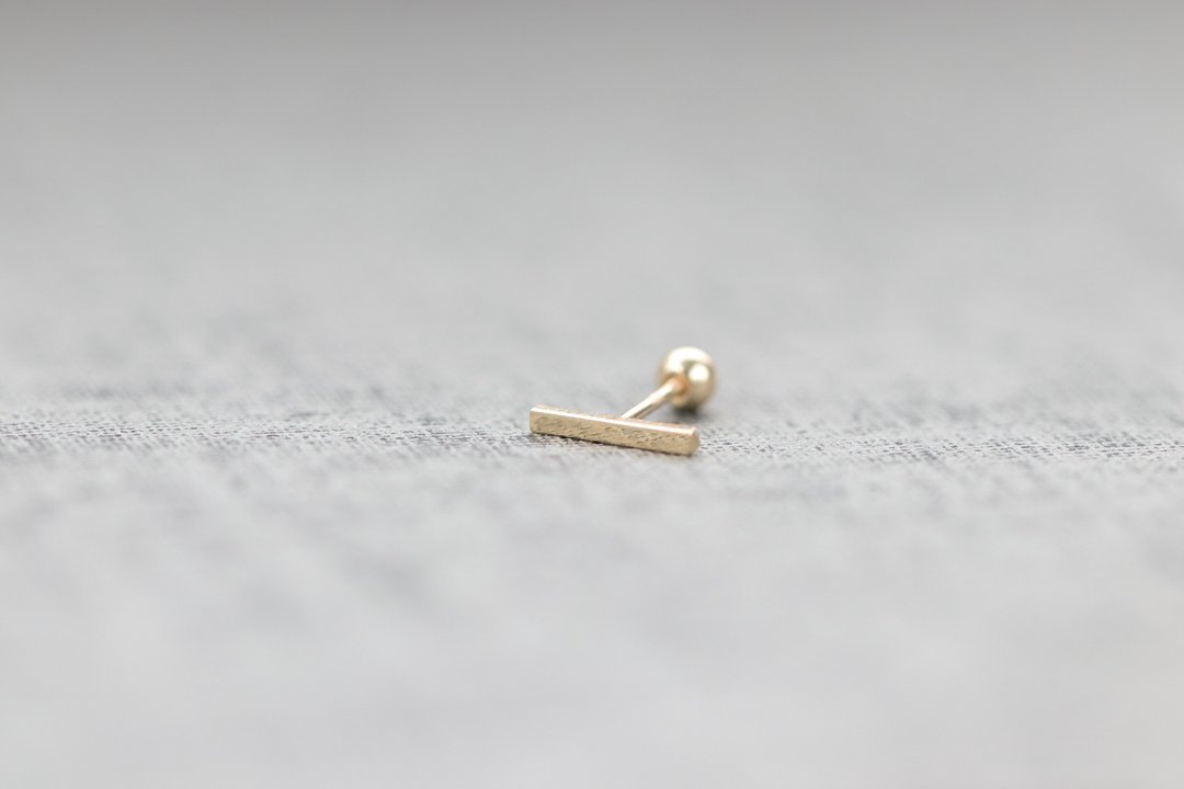14K 横条锁珠耳环(单个)耳骨 耳窝 不退色 - 耳环/耳夹 - 贵金属 金色