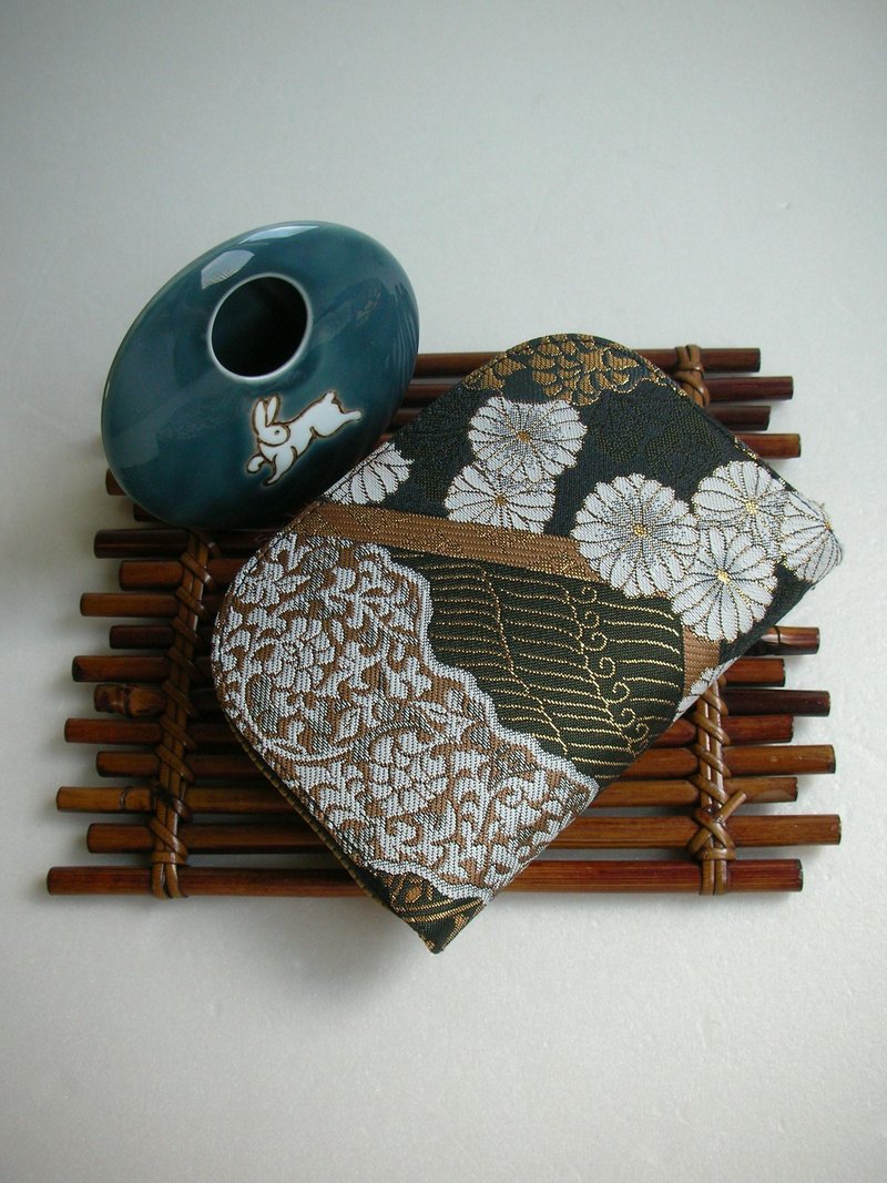 京西阵金襴锦织【山型地菊花纹】-短夹/皮夹/零钱 - 皮夹/钱包 - 丝．绢 黑色