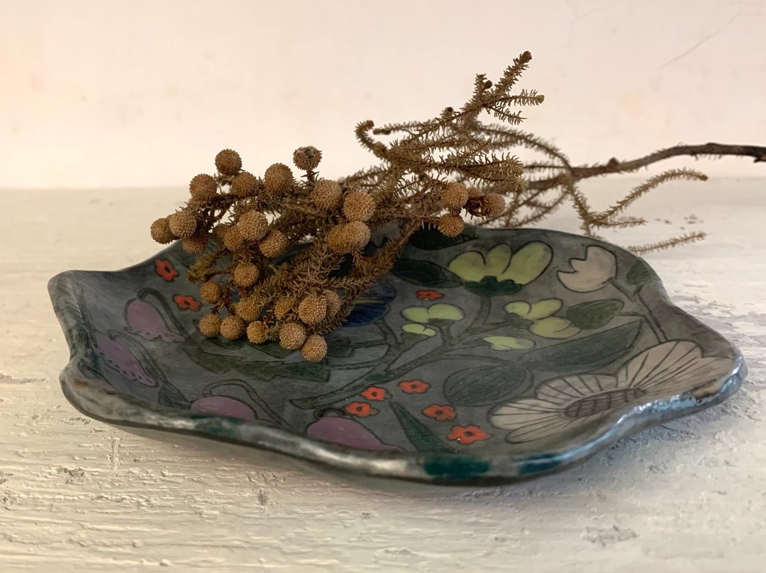 秘密花园陶制花形盘_陶器餐盘 - 盘子/餐盘/盘架 - 陶 灰色