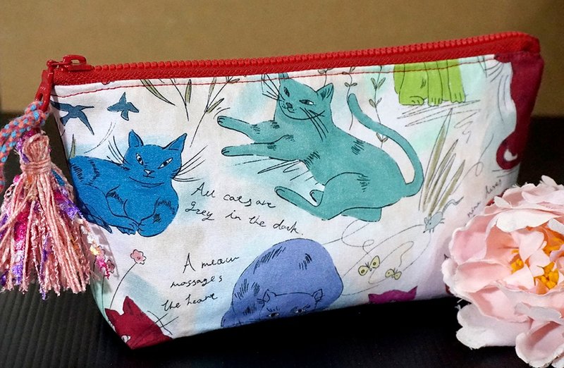 红色猫咪化妆包收纳包随身包化妆包 - 化妆包/杂物包 - 棉．麻 