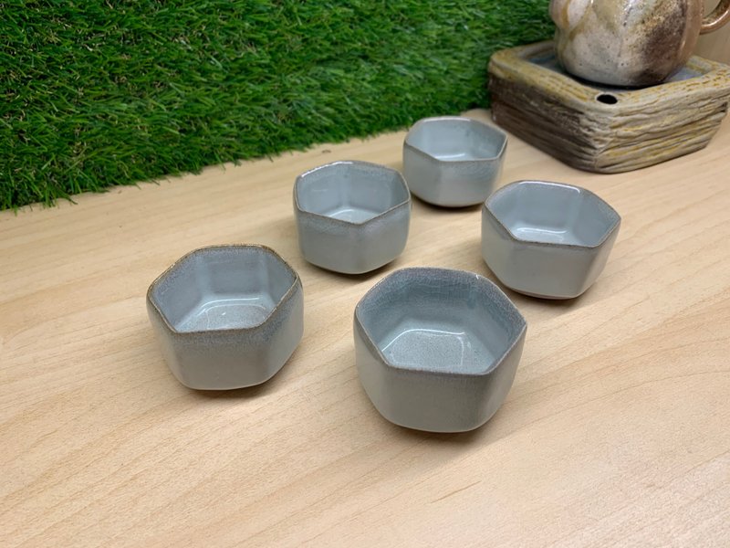 青瓷六角杯 l 柴烧 - 茶具/茶杯 - 陶 多色