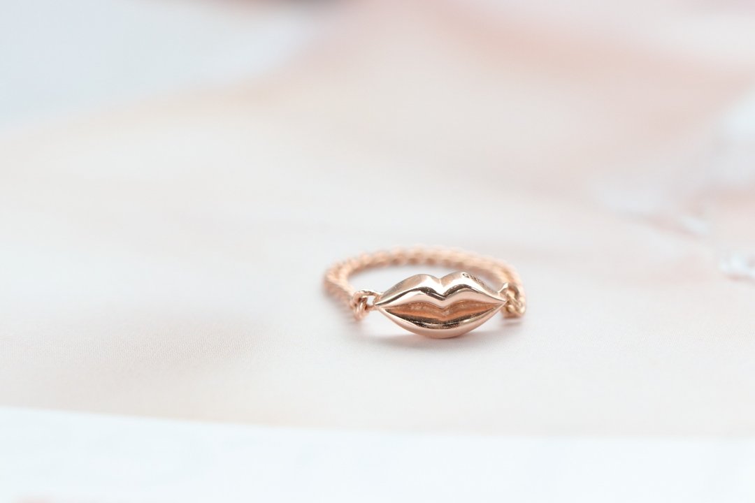 14K Lips Chain RIng 美唇链戒 洗澡免摘  流汗碰水不褪色 - 耳环/耳夹 - 贵金属 金色