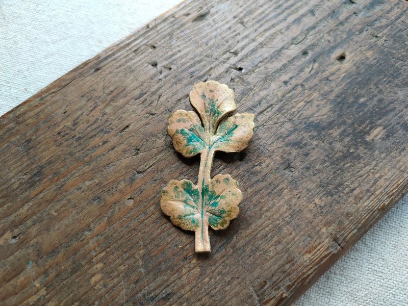 【叶拓系列-香菜/单支】皮革饰品/耳环/钥匙圈/项链/别针 - 耳环/耳夹 - 真皮 