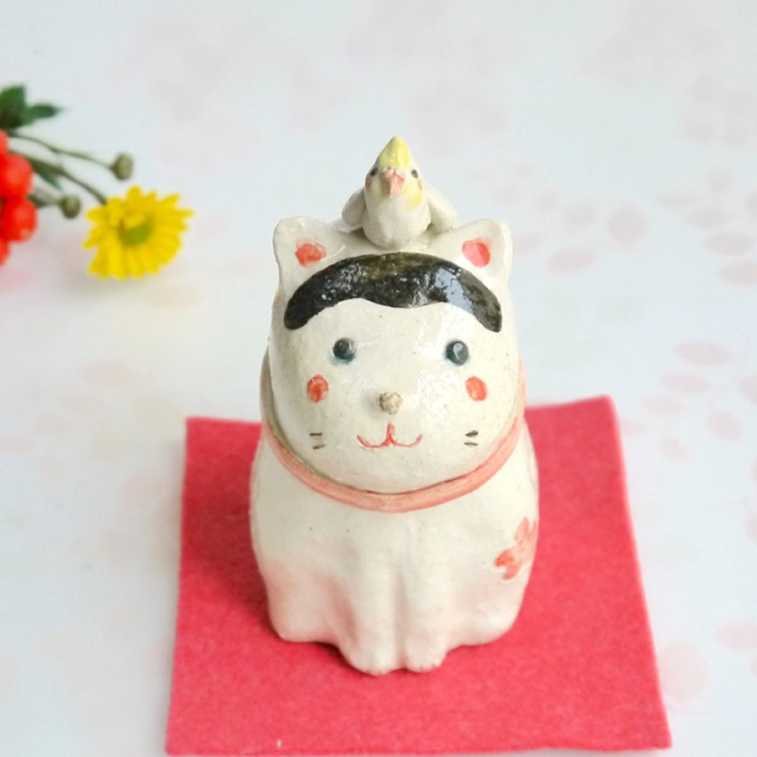 Dog and Cockatiel 2018 Pottery Zodiac Figurine - 摆饰 - 陶 白色
