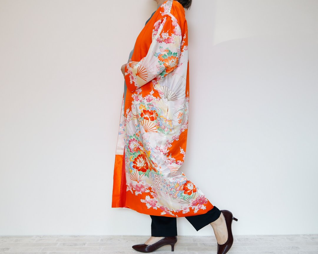 KIMONO Iwai Coat - 以古董和服制成的长袍外套，独一无二，和服改造，亦适合正式场合 - 女装西装外套/风衣 - 丝．绢 橘色