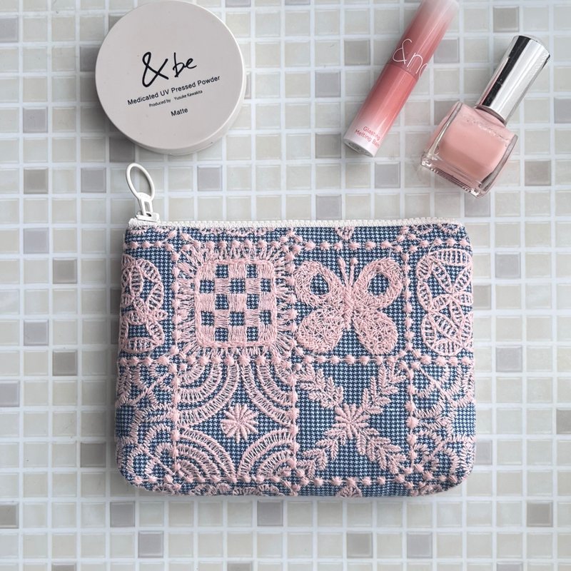 mina perhonen forest tile 全刺绣 蝴蝶 化妆包 - 化妆包/杂物包 - 棉．麻 粉红色