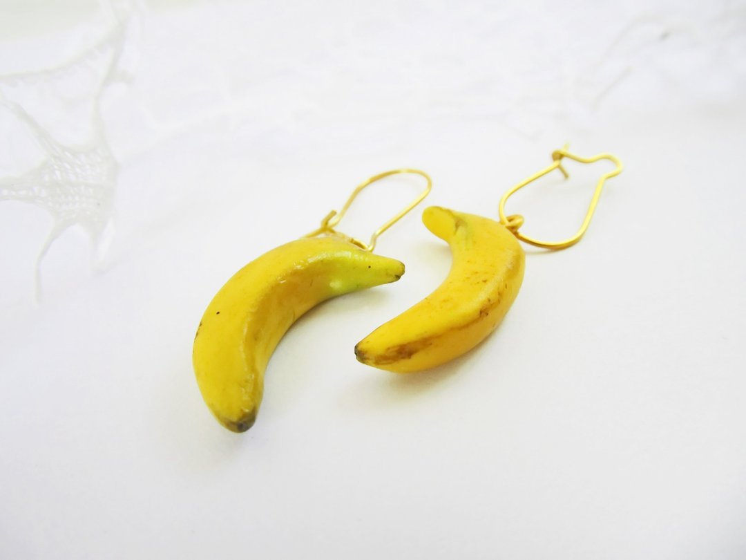 Banana earrings Bar holiday earrings Banana clay drop earrings Fruit earrings - 耳环/耳夹 - 粘土 黄色
