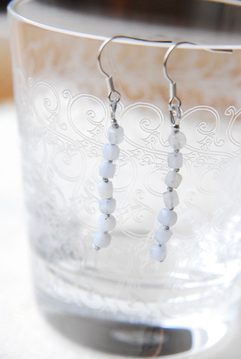Blue lace chalcedony threaded earrings - 耳环/耳夹 - 半宝石 蓝色