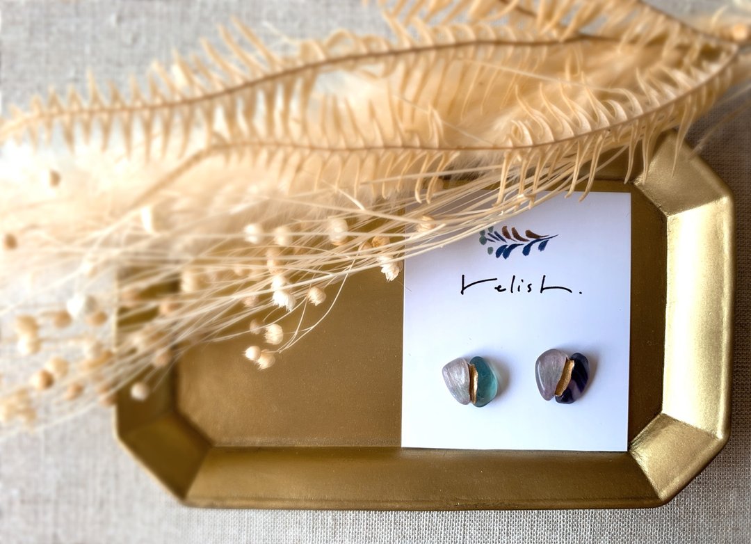 Small natural stone fluorite kintsugi earrings (pierced Clip-On non-pierced earrings) clear transparent gold gold green green purple purple - 耳环/耳夹 - 石头 紫色