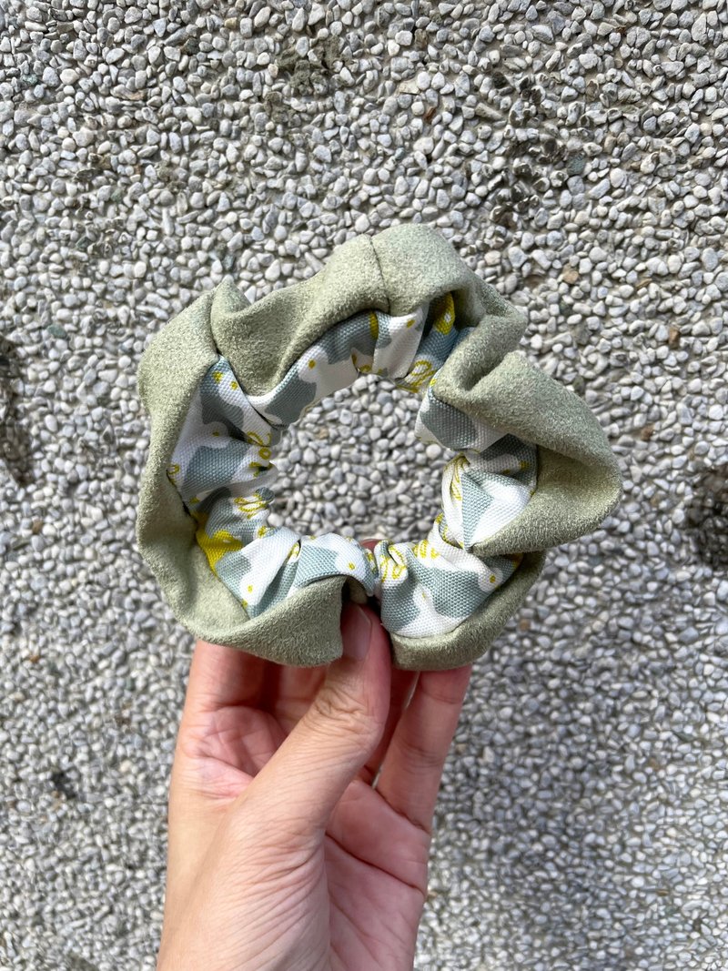 Chez。小物系列 - 麂皮绒制发圈-桉叶绿 - 发饰 - 聚酯纤维 绿色