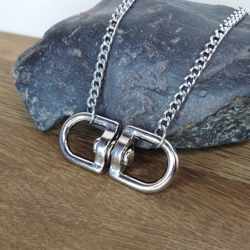 流行朋克项链送给他。 工业项链链。 男士反乌托邦项链 - 项链 - 不锈钢 银色