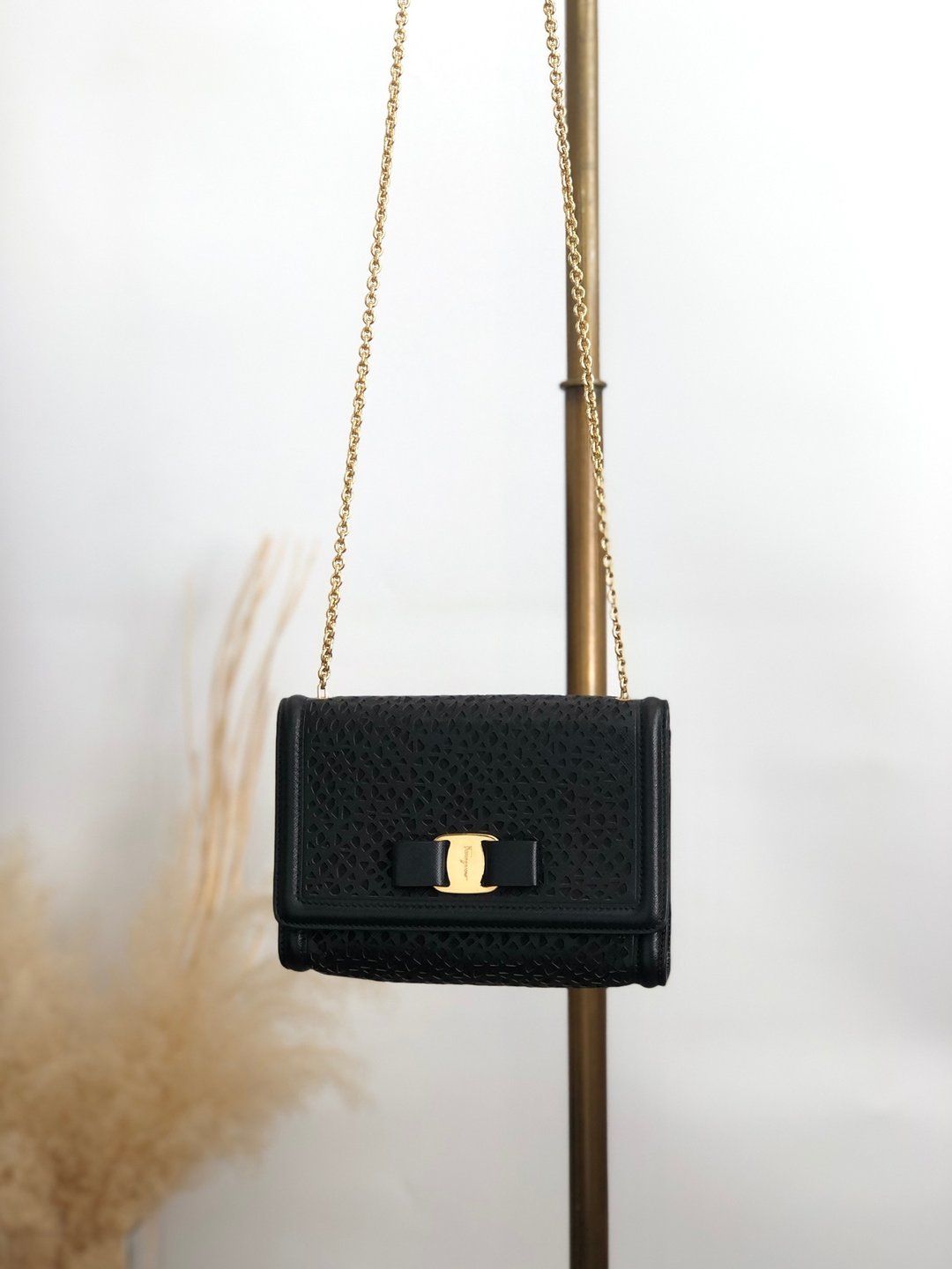 [日本直送，品牌二手包] Salvatore Ferragamo Vara Ribbon 单肩包，黑皮革，链条，复古 frxgfd - 侧背包/斜挎包 - 真皮 黑色