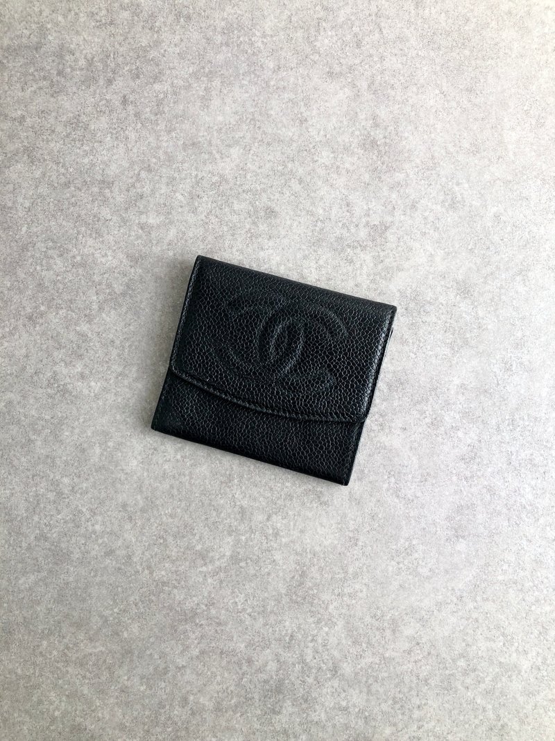 【 日本直送 名牌中古包 】CHANEL 香奈儿 零钱包 黑色 经典双C logo 鱼子酱皮革 双折式 vintage 古董 j3hztw - 零钱包 - 真皮 黑色
