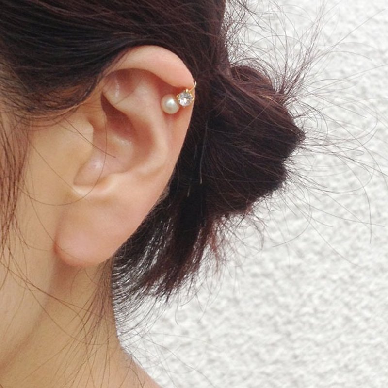 Combination freely 14kgf Vintage pearl and Swarovski ear cuff - 耳环/耳夹 - 其他金属 金色