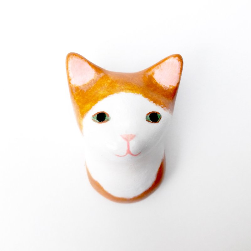 动物别针 / 斜浏海黄白猫 - 胸针 - 粘土 金色