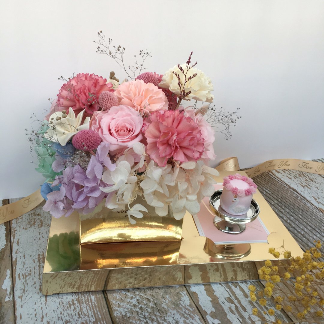 永生扩香花、仿真天鹅蛋糕组合花礼、毕业谢师礼、情人节花礼 - 干燥花/捧花 - 植物．花 