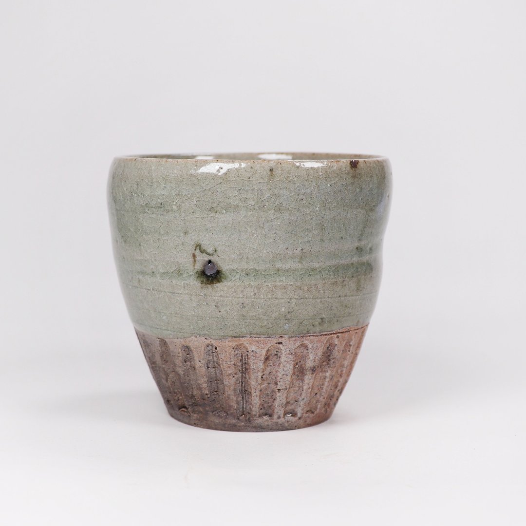 明芽窑 l 柴烧青瓷铁斑刻纹 茶杯 水杯 H2 - 茶具/茶杯 - 陶 绿色