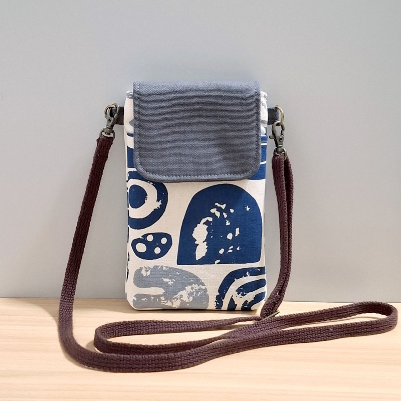 磁扣/手机包-蓝色拓印 - 手机壳/手机套 - 棉．麻 