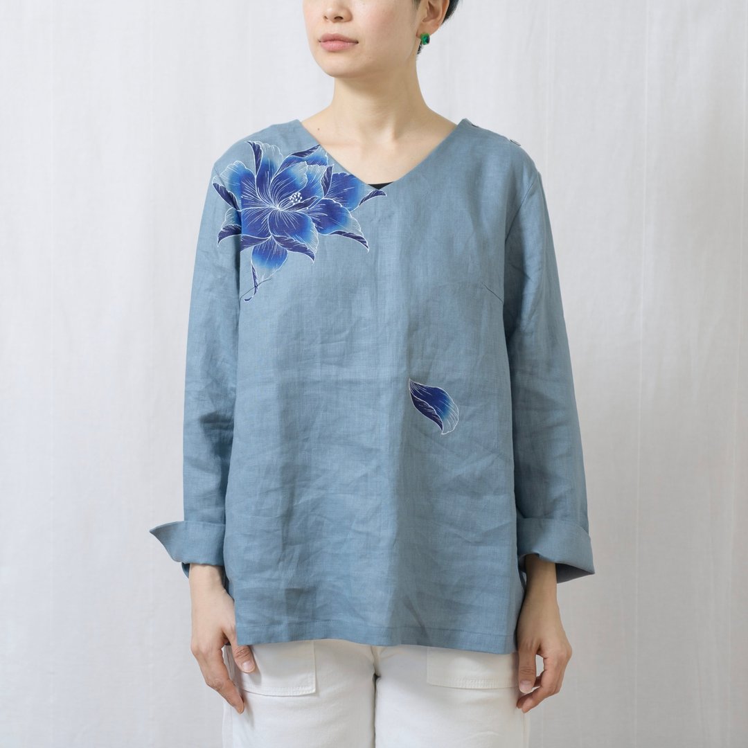 Linen・V-neck blouse・Peony pattern - 女装衬衫 - 棉 蓝色