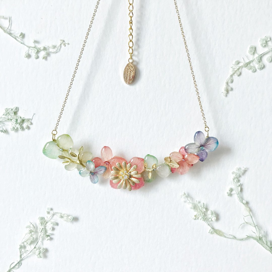 [Fleur d'amour] 绣球花(红+蓝+绿色)真花珠宝颈錬18K包金錬条 - 项链 - 植物．花 红色
