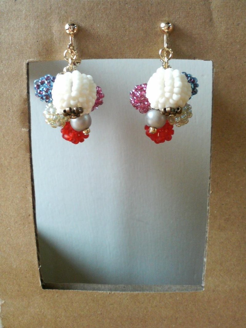 Nuts and Berries Earrings B (Screw Back Non-Pierced Earring) - 耳环/耳夹 - 玻璃 多色