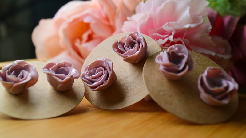 薄樱色的晨露玫瑰 - 耳环/耳夹 - 陶 粉红色