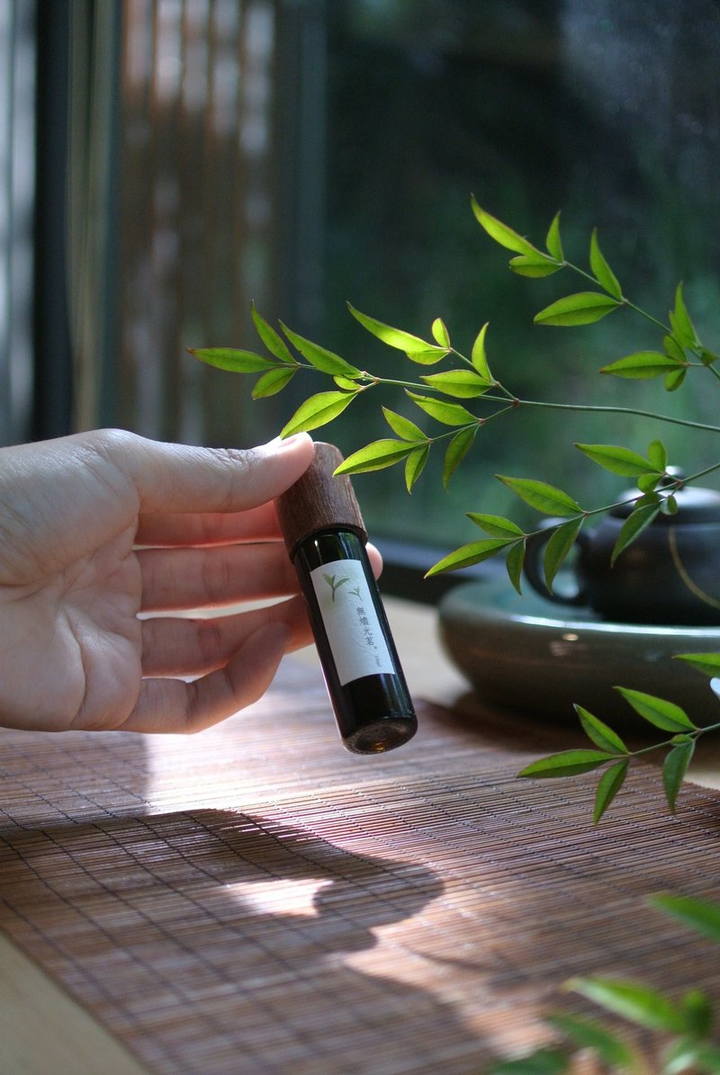 东方禅茶的侘寂静力│永保光茗 随行香10ML│复方精油滚珠瓶 - 香薰/精油/线香 - 植物．花 