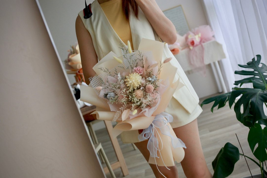 奶露花语。情人。生日.结婚纪念。永生花.升迁。毕业花束 - 干燥花/捧花 - 植物．花 白色