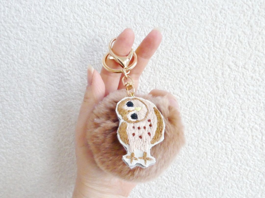 Fur Pompon Bag Charm Embroidered Barn Owl Tea - 钥匙链/钥匙包 - 棉 咖啡色