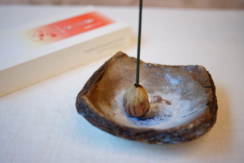 手捏粉引线香座 叠翠  9cm 浅钵 酱料碟  点心盘 饰品盘 - 盘子/餐盘/盘架 - 陶 蓝色
