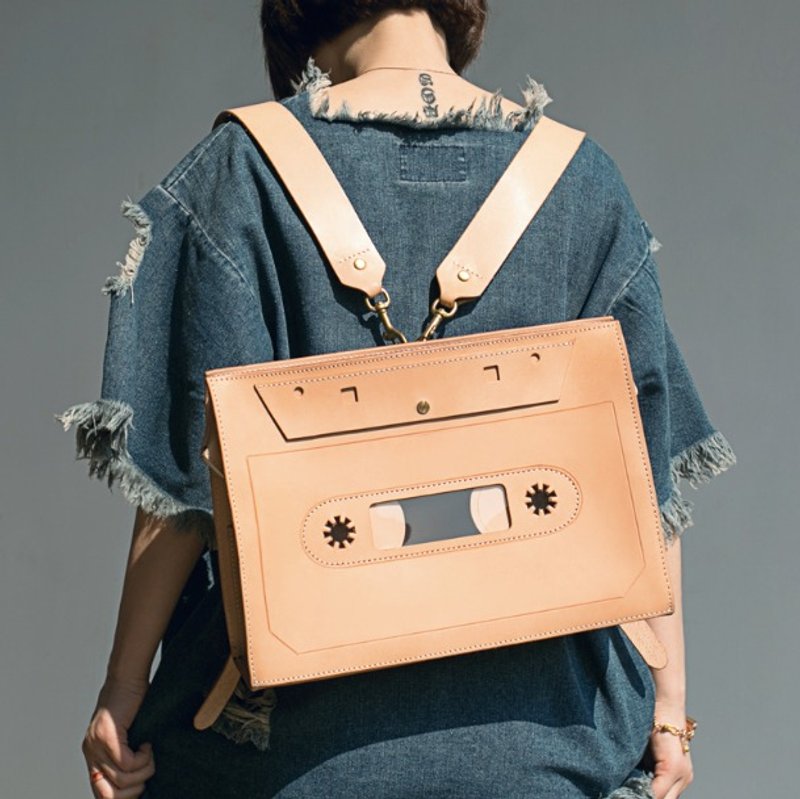 原色 寻找周杰伦 磁带造型 原创手工制作植鞣牛皮 真皮双肩后背包 满满的童年记忆  | 古良原创设计创意皮具 - 后背包/双肩包 - 真皮 金色