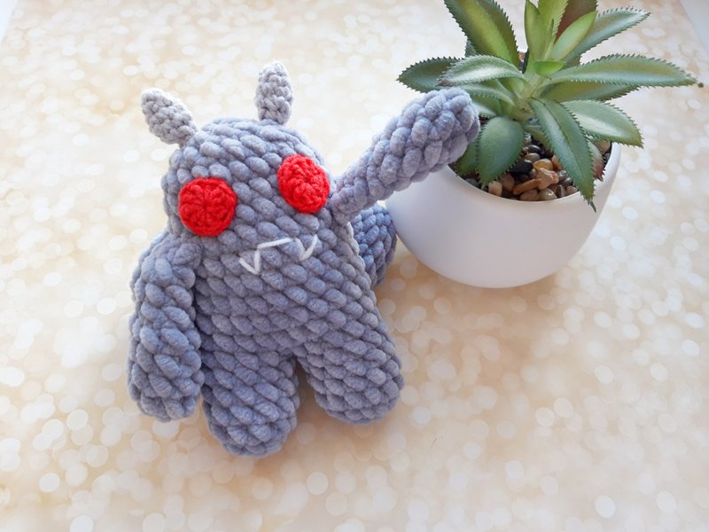 Plush mothman, cryptid plush, moth plush, cute mothman - 玩偶/公仔 - 绣线 灰色