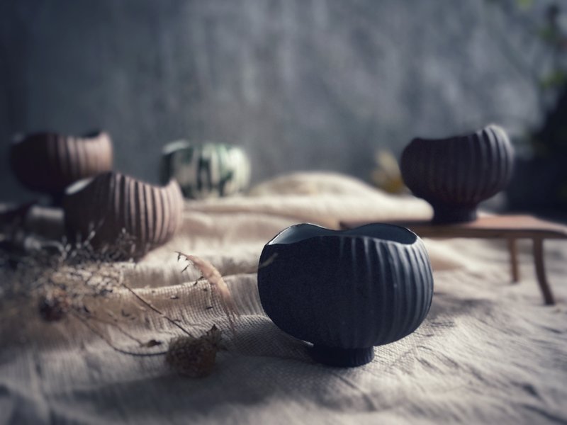 裸土墨陶茶碗 / 茶钵 / 点心碗 / 圣木鼠尾草薰香 燃烧瓮 - 茶具/茶杯 - 陶 黑色