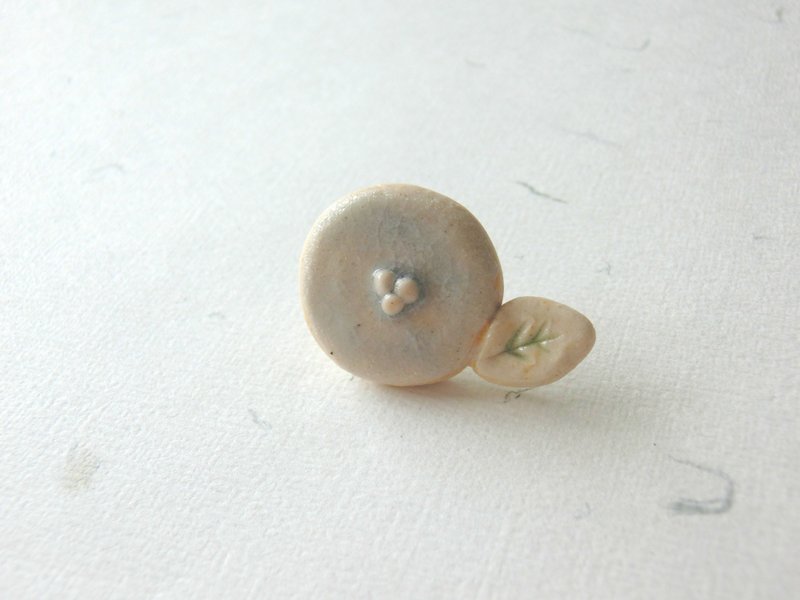 石下 / 冰蓝花 陶瓷扣针 胸针 别针 - 胸针 - 陶 蓝色