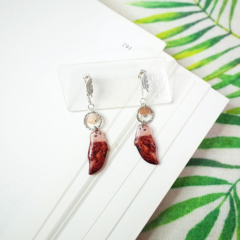 台湾特有种 东方草鸮 太阳石 925银针绘画耳环 耳针/耳夹 - 耳环/耳夹 - 防水材质 咖啡色