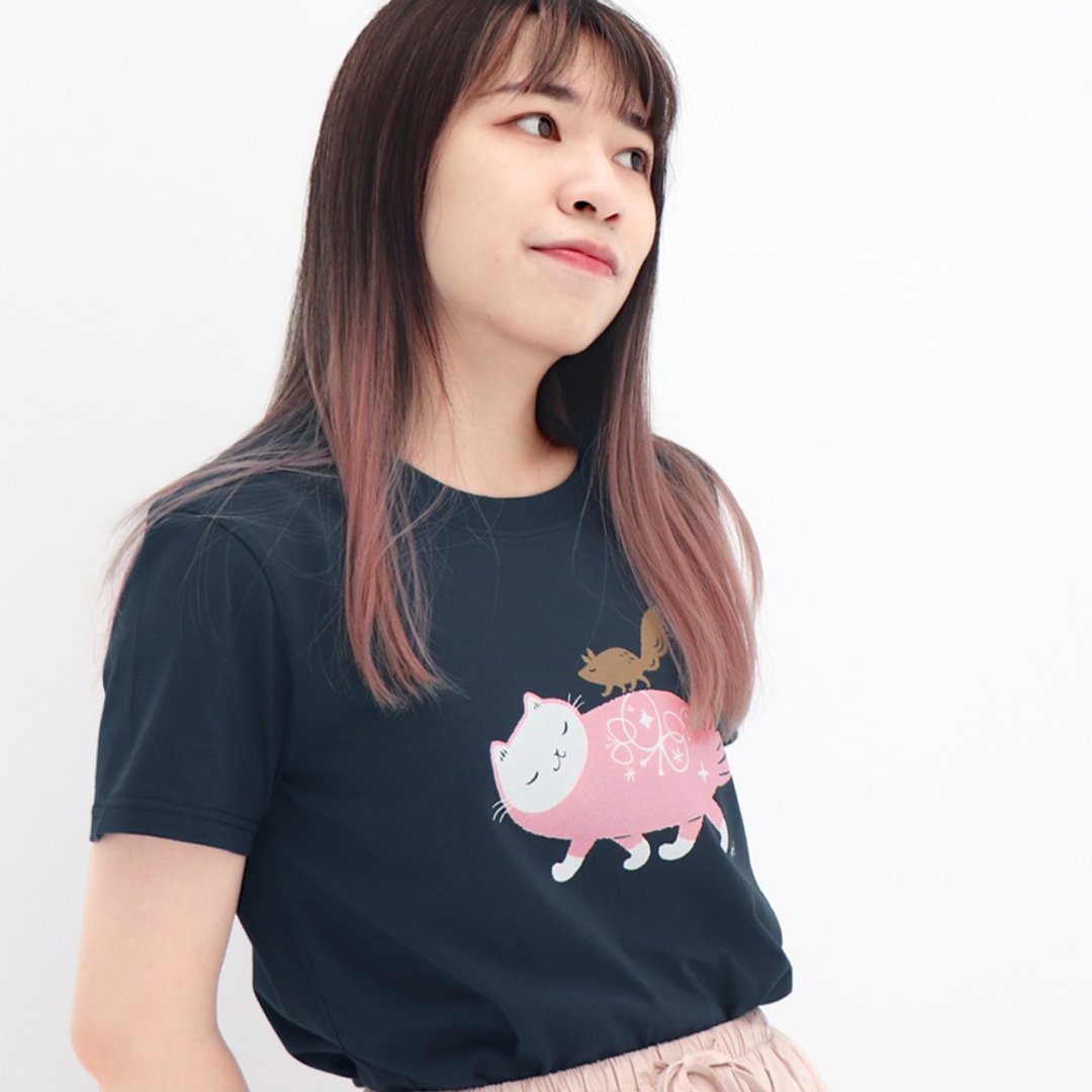 抓蝴蝶- 中性tshirt 猫 fishcat - 女装 T 恤 - 棉．麻 蓝色