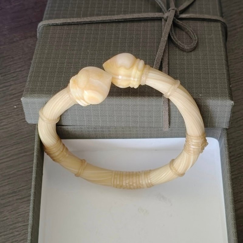 象尾毛手环，纯象尾毛，莲花苞头，纯象尾毛，均码，男女皆可配戴 - 手链/手环 - 纯银 白色