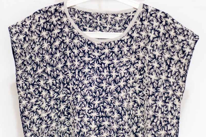 女装 蓝染刺绣上衣 有机纯棉手绣短袖上衣 手织布短袖刺子绣衣-花 - 女装 T 恤 - 棉．麻 多色