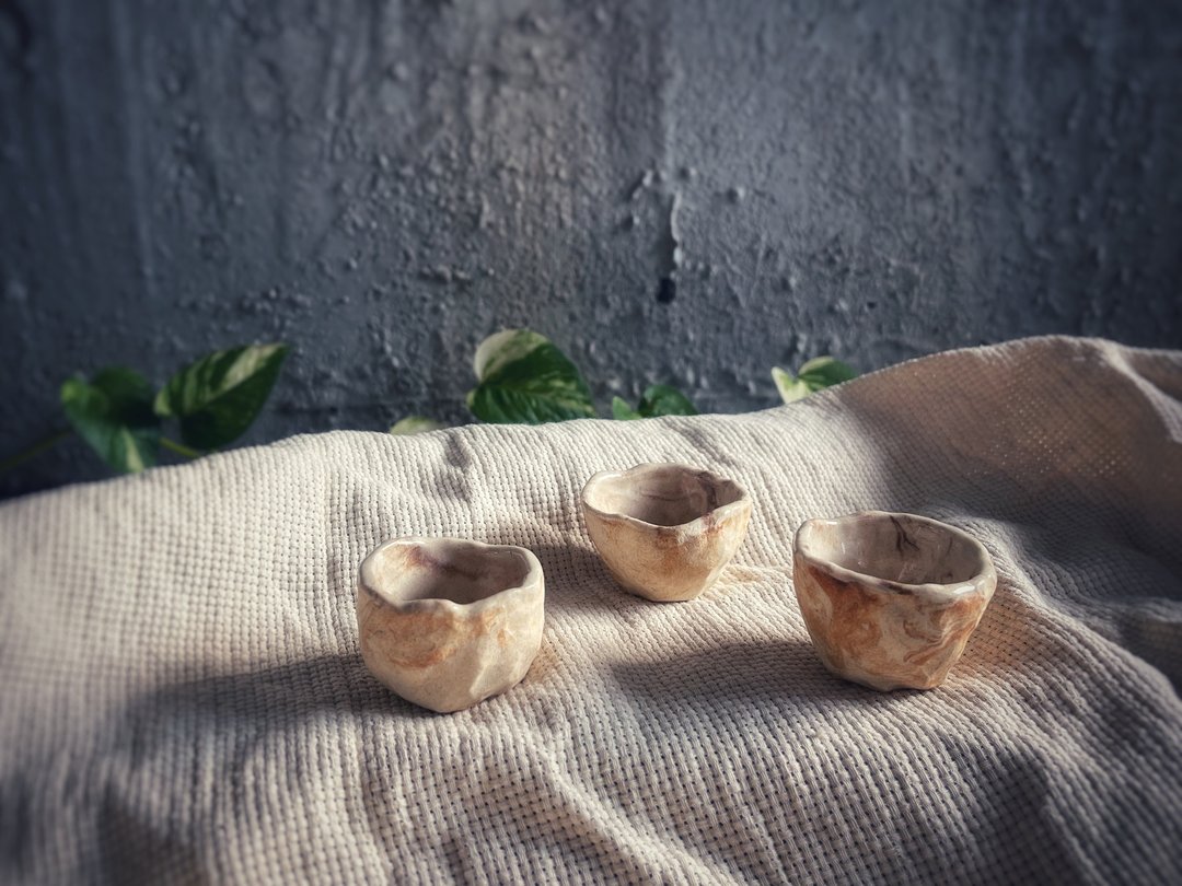 桌上的白陶糖霜 / 绞胎小茶杯・一口杯 3 件组 - 茶具/茶杯 - 陶 卡其色