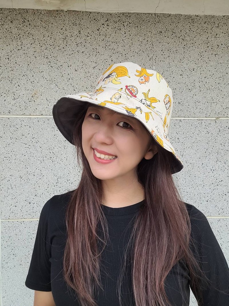 吱吱札札/手工双面渔夫帽-爱吃香蕉的狗狗 - 帽子 - 棉．麻 黄色