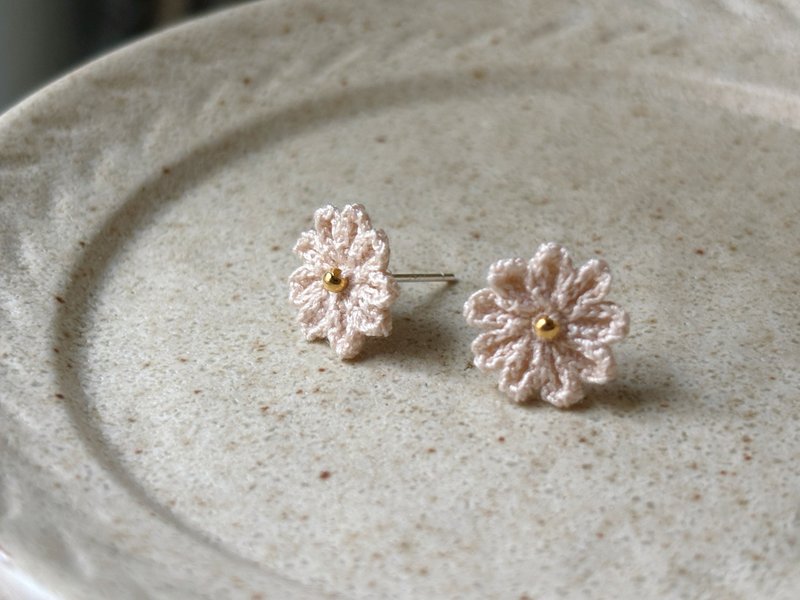 Daisy 黛西│925纯银・微钩针手作耳环 - 耳环/耳夹 - 绣线 白色